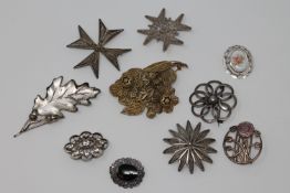 Ten silver brooches (10)