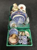 Three boxes of blue and white ashettes,