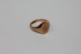 A 9ct gold signet ring, 4.