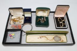 A 9ct gold ring and a collection of costume jewellery