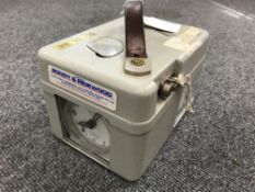 A pigeon timing clock