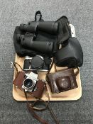 A tray containing vintage cameras by Illford,