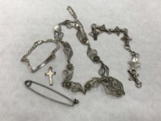 A collection of assorted silver jewellery