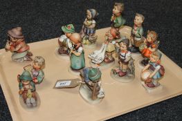 A tray containing thirteen Goebel figurines