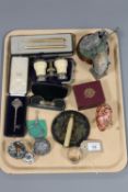 A tray containing opera glasses, vintage cased spectacles, a Past Times bottle stopper,