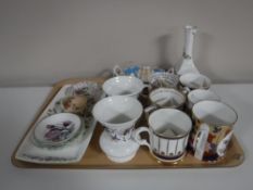 A tray containing Buckingham palace china mugs,