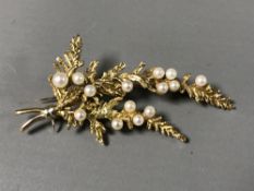 A 9ct gold cultured pearl brooch, 6.9g.