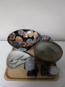 A tray containing three studio pottery bowls together with a Jill Fanshawe Kato shallow pottery