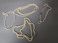 An early twentieth century triple strap of pearls,