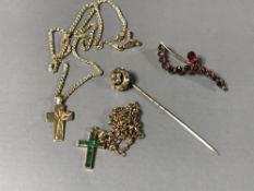A collection of 9ct jewellery to include - a garnet brooch, green stone set crucifix and chain,