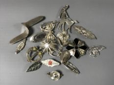 A collection of silver brooches (Q)