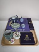 A tray containing boxed and unboxed Wedgwood Jasperware, boxed Royal Worcester cheese knife,