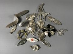 A collection of silver brooches (Q)