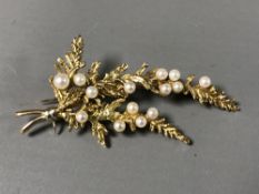 A 9ct gold cultured pearl brooch, 6.9g.