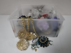 A tub containing a large quantity of costume jewellery