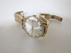 A Gents 9ct gold Accurist wristwatch on plated strap