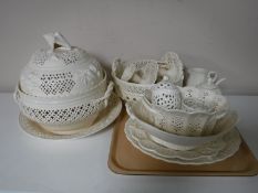 Fifteen pieces of cream ware china (15)