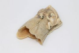 A well-carved Japanese ivory netsuke depicting a frog and turtle on a leaf, Meiji period, signed,
