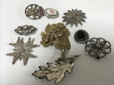 Ten silver brooches (10)