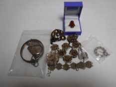 A collection of assorted silver jewellery (Q)