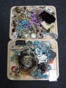 A large quantity of costume jewellery (Q)