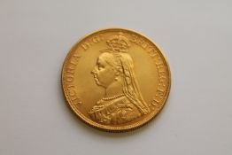 A Victorian £5 gold Sovereign dated 1887, 36mm diameter, thickness 2.82 mm, 39.9g.