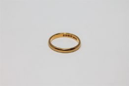 A 22ct gold wedding band, 3.1g, size L/M.