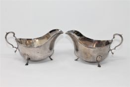 A pair of silver sauce boats, London 1917, 349g.