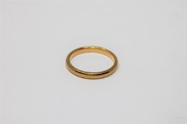 A 22ct gold wedding band, 5g, size R.