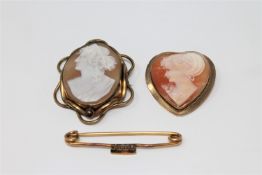 A 9ct gold bar brooch, 2.