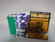 A box of late twentieth century football programmes - Sunderland,