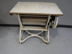 An early 20th century cast iron mangle