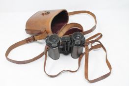 A pair of Goerz Berlin Trieder binoculars in brown leather case
