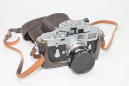 A Leica M2 1142403, Leitz Wetzlar 1986676 Summicron 1:2/50.