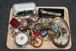 A tray of various costume jewellery