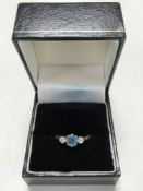 A 9ct gold three stone dress ring, size N.