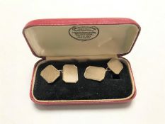 A pair of 9ct gold cufflinks, 5.