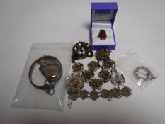 A collection of assorted silver jewellery (Q)