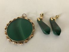 A yellow metal mounted malachite pendant together with matching earrings.