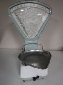 A set of mid 20th century Avery enamelled grocer's scales