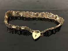 A 9ct gold gate bracelet, 5g.