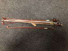 A quantity of violin bows CONDITION REPORT: There are no apparent maker's names.