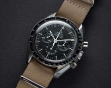 A RARE GENTLEMAN'S STAINLESS STEEL OMEGA SPEEDMASTER PROFESSIONAL CHRONOGRAPH WRIST WATCH CIRCA