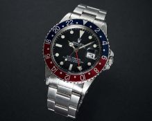 A GENTLEMAN'S STAINLESS STEEL ROLEX OYSTER PERPETUAL GMT MASTER BRACELET WATCH CIRCA 1981, REF.