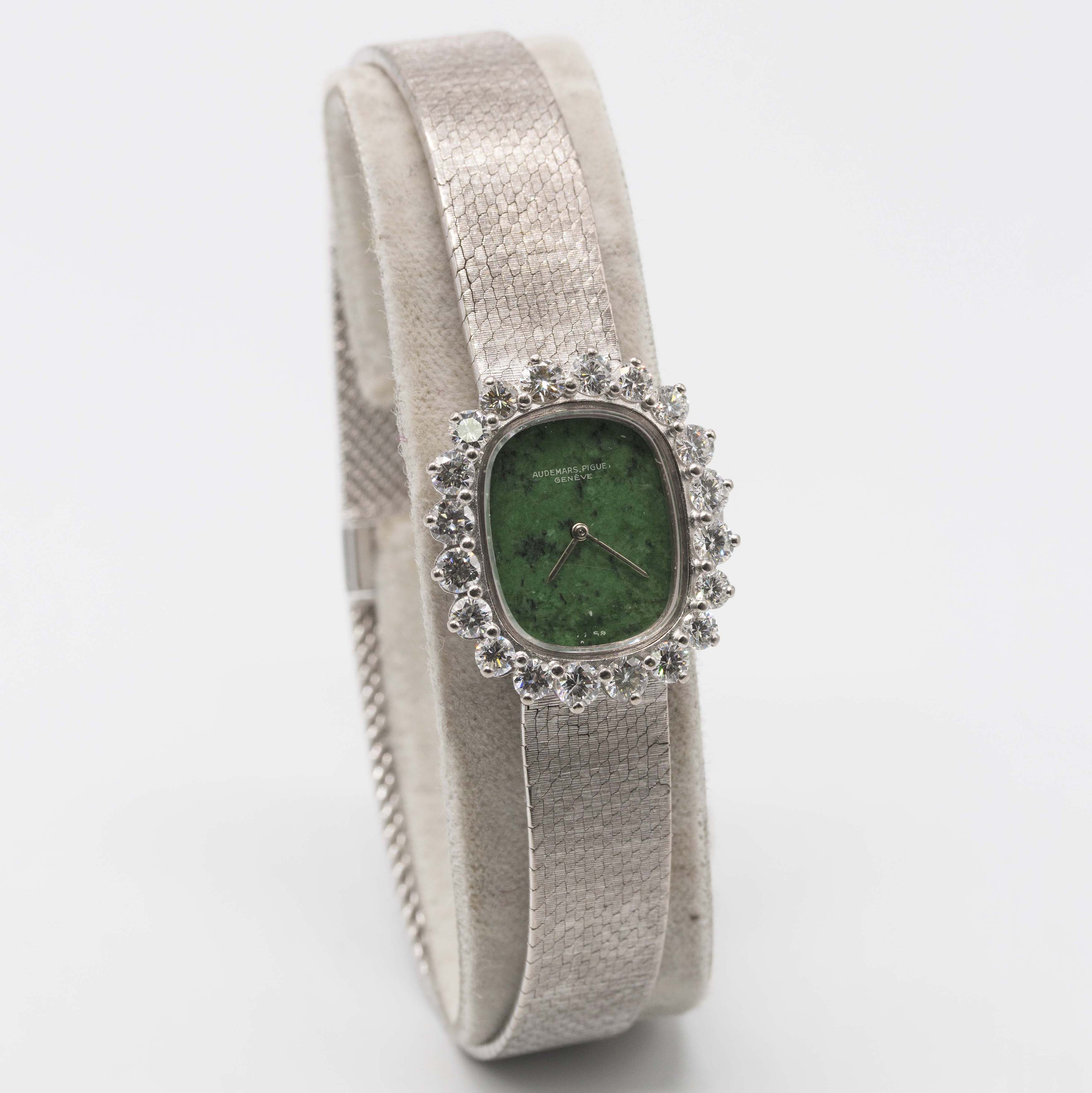 A FINE LADIES 18K SOLID WHITE GOLD & DIAMOND AUDEMARS PIGUET BRACELET WATCH CIRCA 1970s, WITH - Image 5 of 10