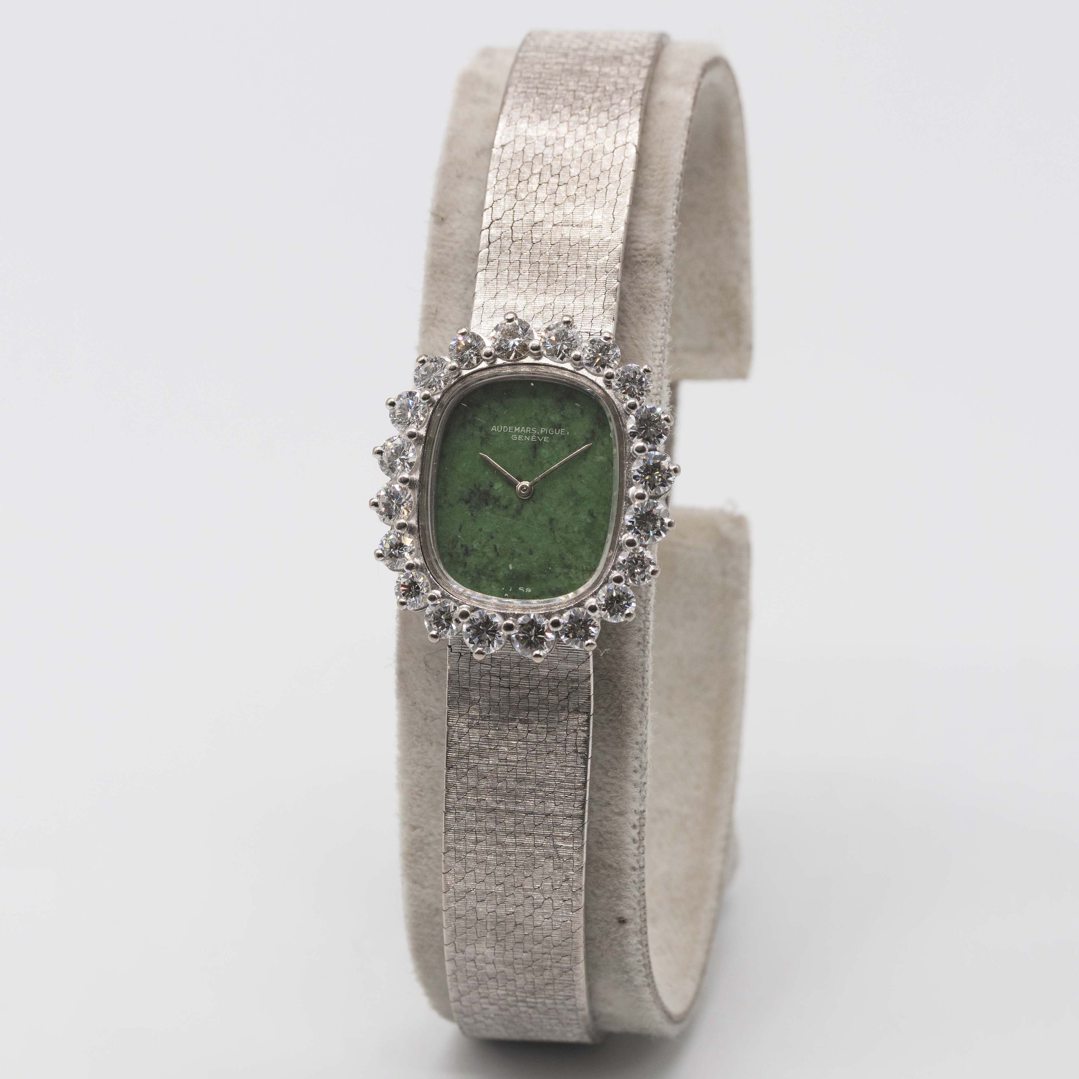 A FINE LADIES 18K SOLID WHITE GOLD & DIAMOND AUDEMARS PIGUET BRACELET WATCH CIRCA 1970s, WITH - Image 4 of 10