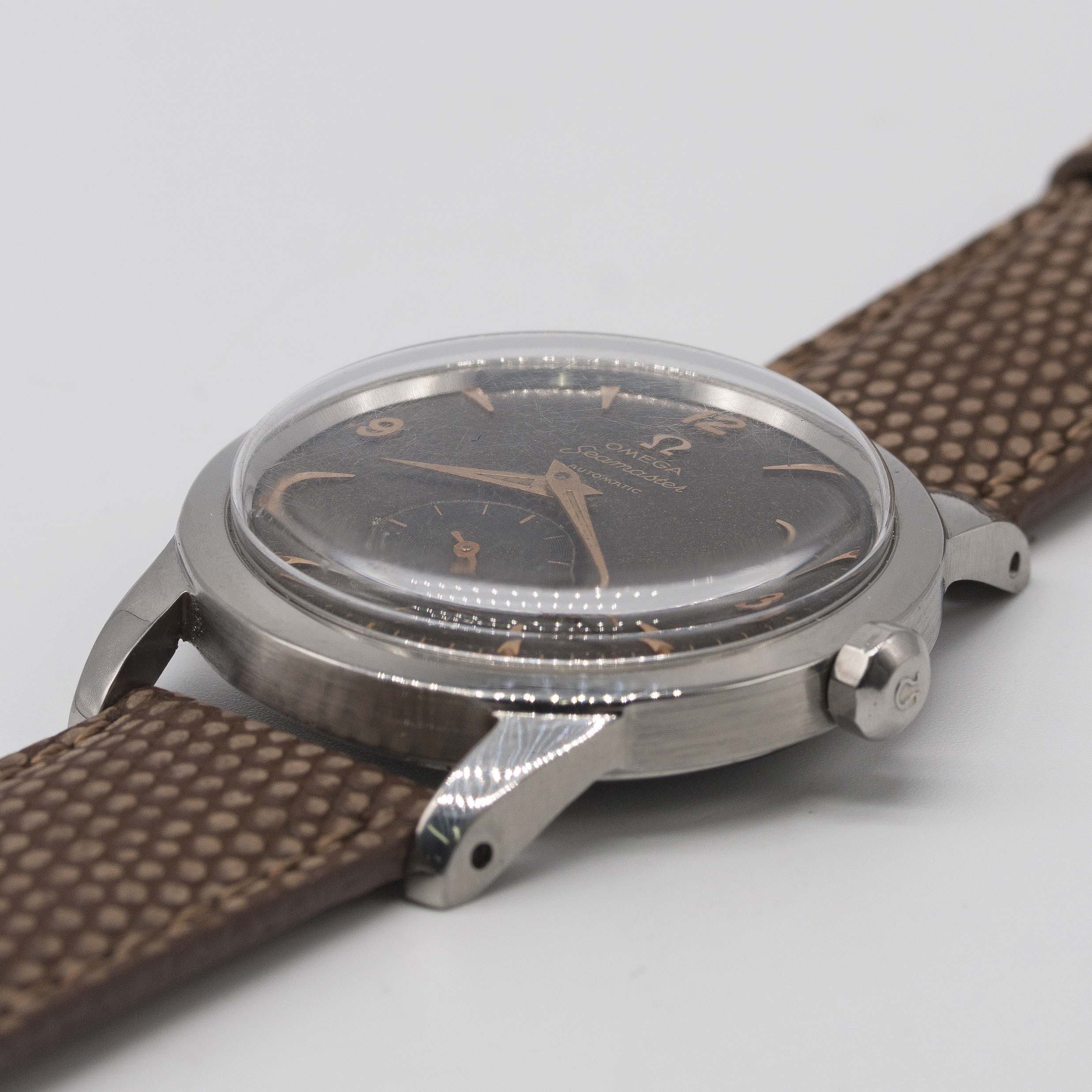 A GENTLEMAN'S STAINLESS STEEL OMEGA SEAMASTER AUTOMATIC WRIST WATCH CIRCA 1950, REF. C2576-2 WITH - Image 3 of 10