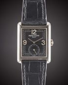 A GENTLEMAN'S 18K SOLID WHITE GOLD PATEK PHILIPPE GONDOLO WRIST WATCH CIRCA 1996, REF. 5014 WITH