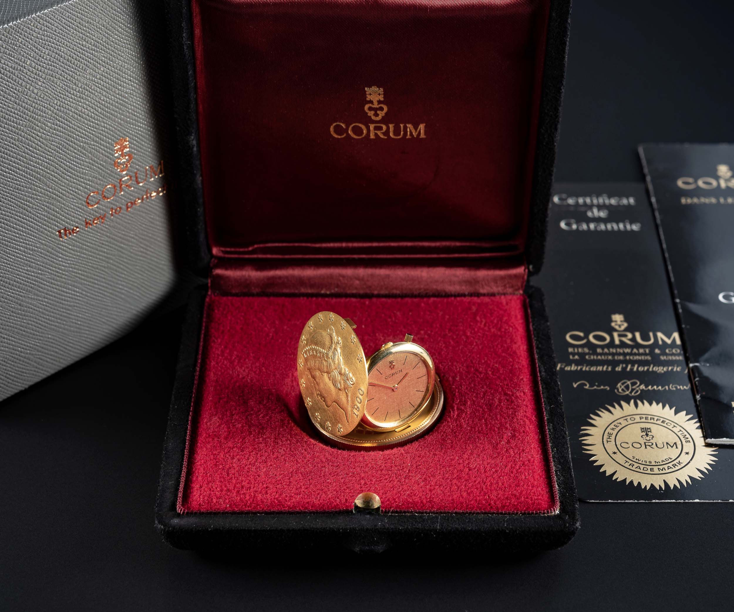 AN 18K SOLID GOLD CORUM 20 DOLLAR COIN WATCH DATED 1976, WITH THE ORIGINAL BOX & GUARANTEE Movement: