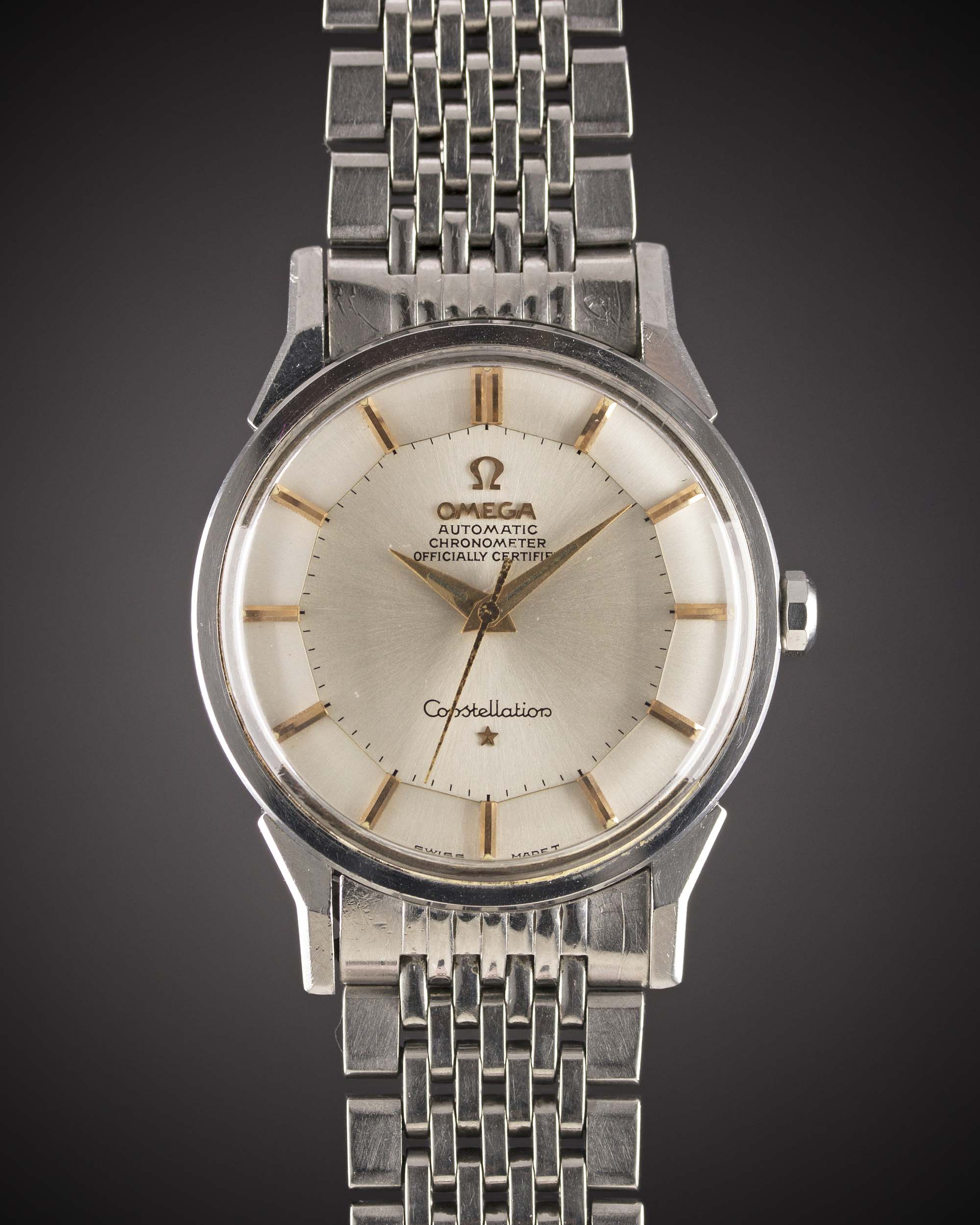 A GENTLEMAN'S STAINLESS STEEL OMEGA CONSTELLATION AUTOMATIC CHRONOMETER BRACELET WATCH CIRCA 1963,